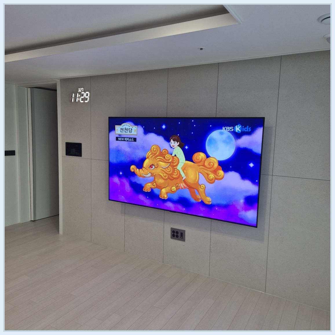 안산 생활권 관련 자료 · 주변 조명과 TV 설치 중심을 고려하는 거실 배치 참고 이미지